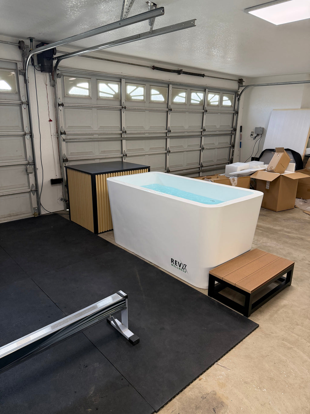 RevX X Tub with LUX Chiller and Filtration System