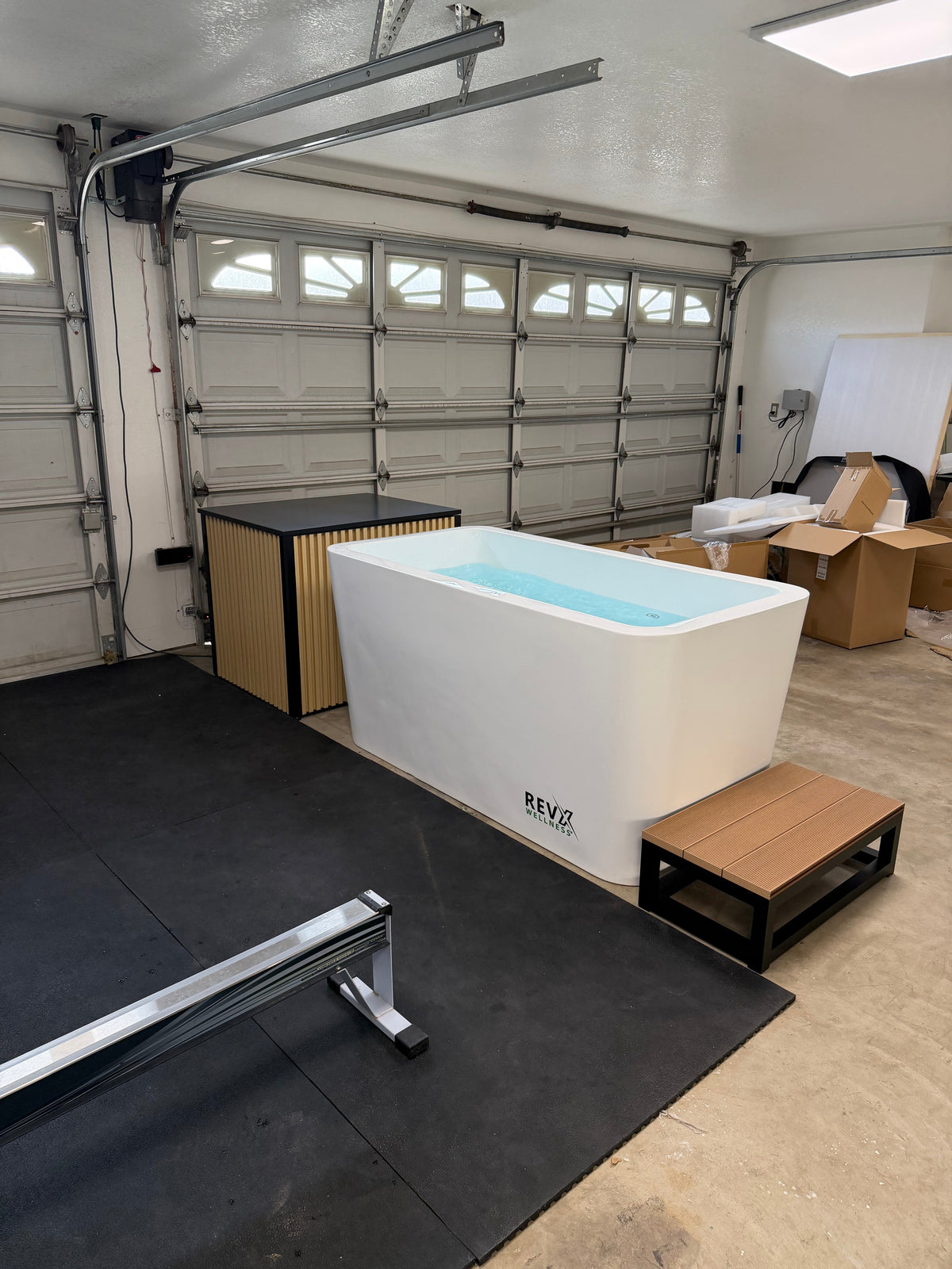 RevX X Tub with LUX Chiller and Filtration System