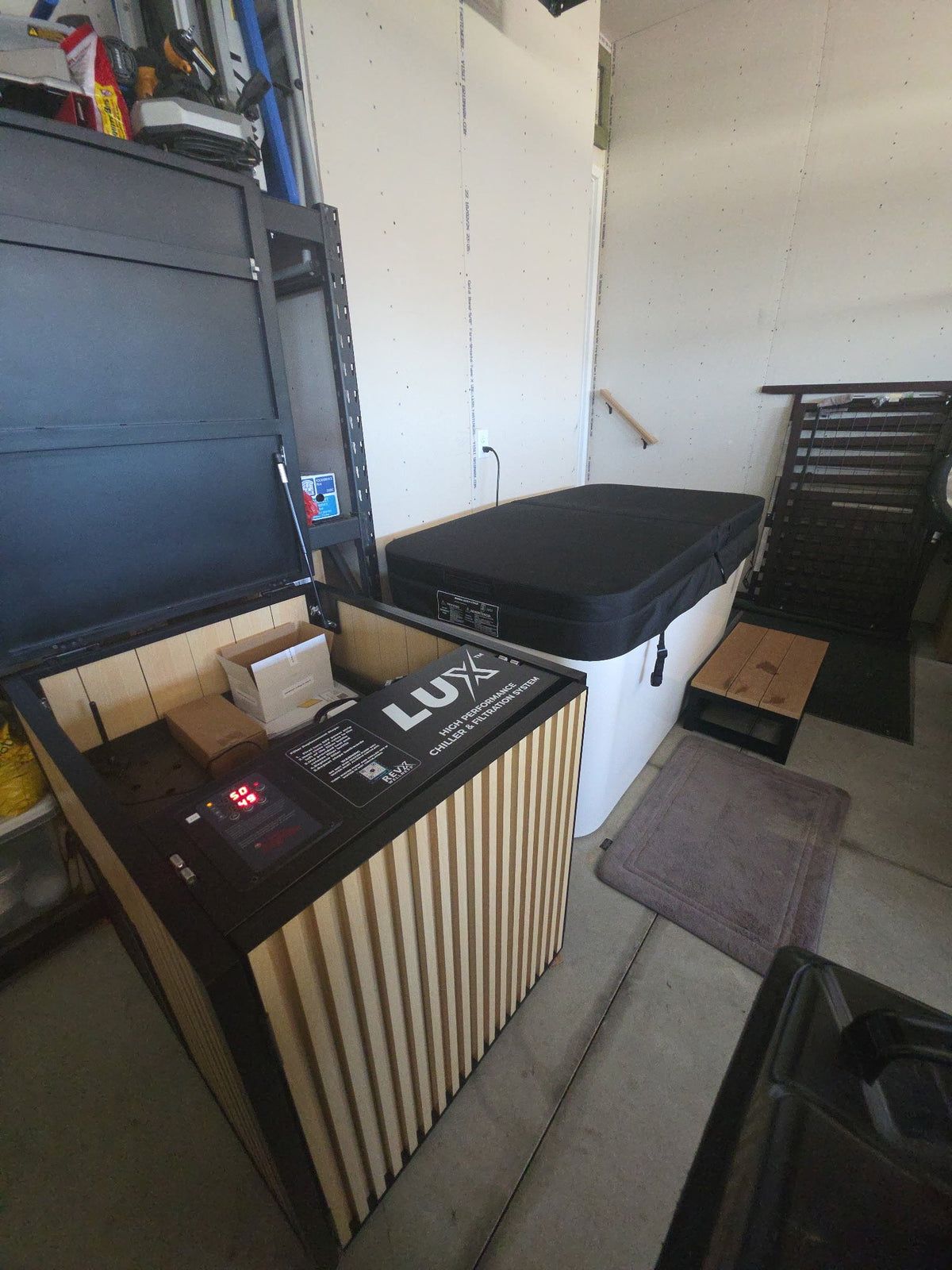 RevX X Tub with LUX Chiller and Filtration System